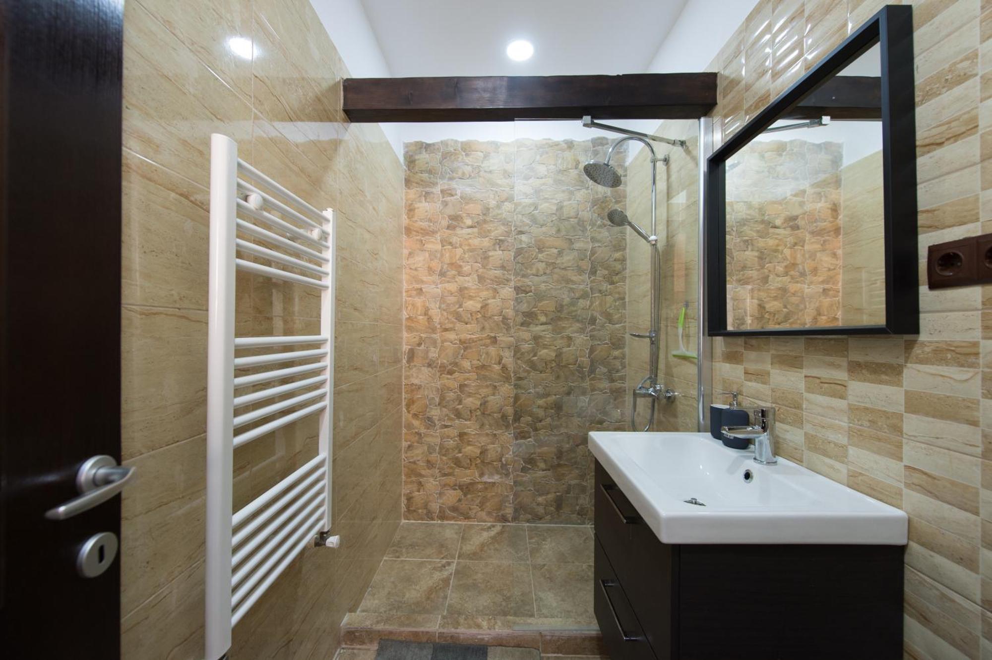 Lovely Brasov Flat With Patio And Mountain Views Exteriér fotografie
